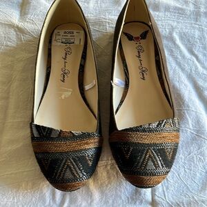 Penny Loves Kenny brown and black Aztec patterned flats. Size 6.5 New with tags